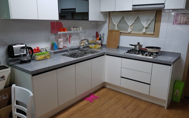 Buzz Guest House - Hostel