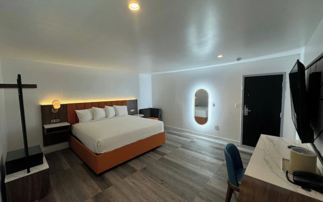 Hotel Rudra - Hollywood