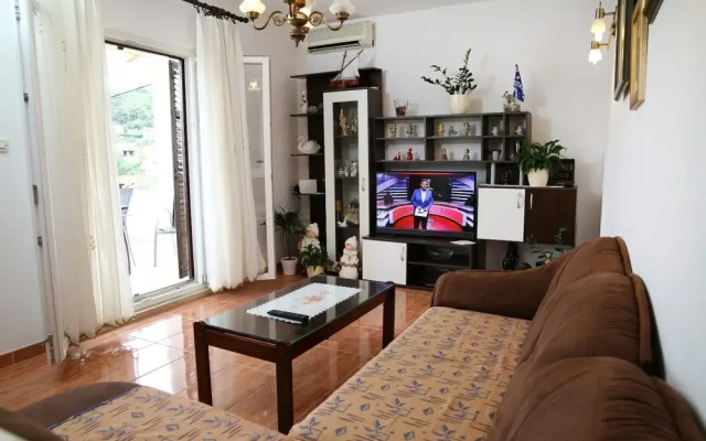 Neda - Perfect Location & Free Parking - A1