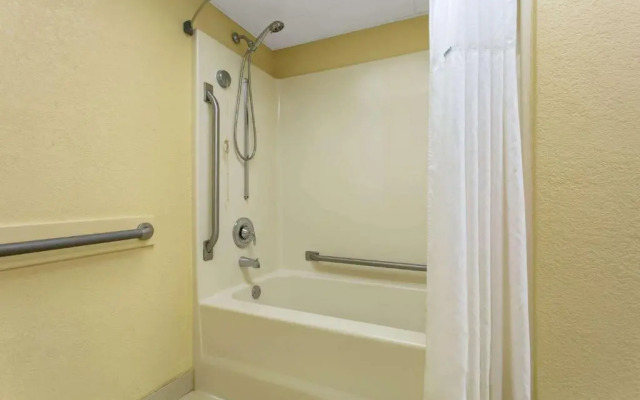 Days Inn Hillsborough