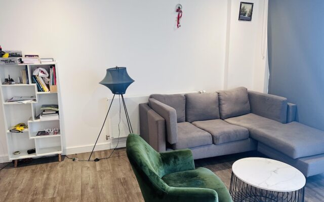 Lovely 1-bedroom With Private Balcony Near Barking