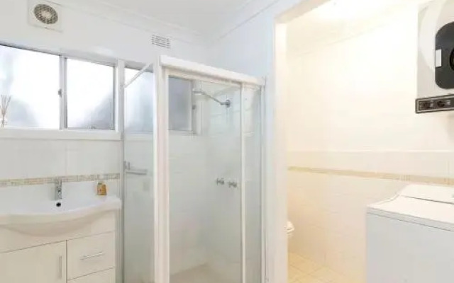 Picture perfect Lizzie Palms 2