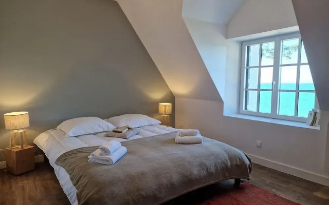 Breton Holiday Home With sea View, Plougasnou