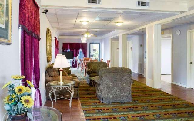 Econo Lodge Canton I-55