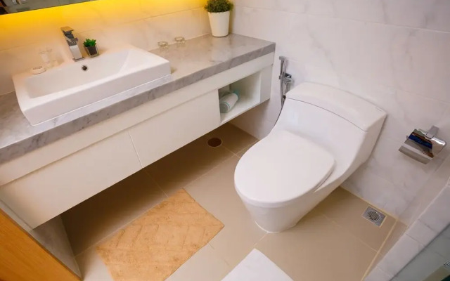 Aristo 2 Beach Front - by Holy Cow 319