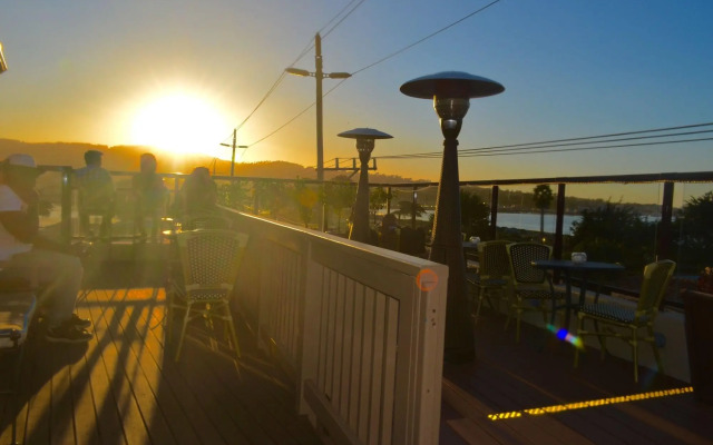 The Inn at Del Monte Beach