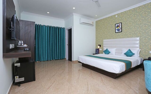Townhouse OAK Hotel MP Inn