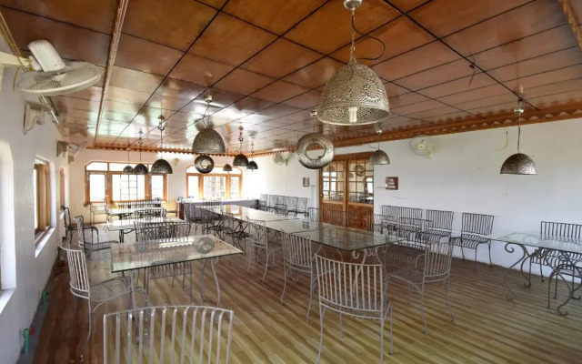 OYO 4692 KS Palace Srinagar
