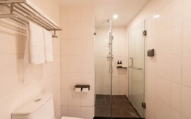 Yuezhi Light Hotel(Guangzhou Eastern Railway Station Yantang Metro Station Store)