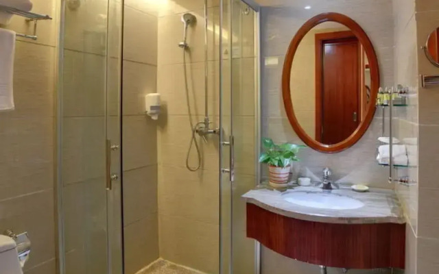 Southeast Huadu Hot Spring Hotel