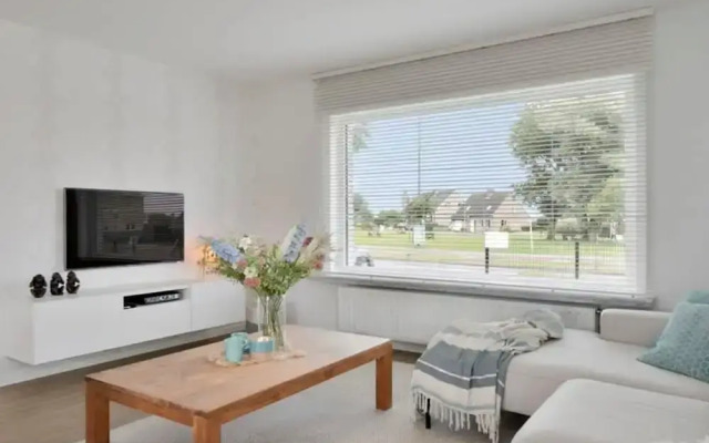 Spacious Bungalow With Garden Near the Beach sea