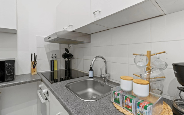 King Bed Home, Tv, Perfect for groups of 6