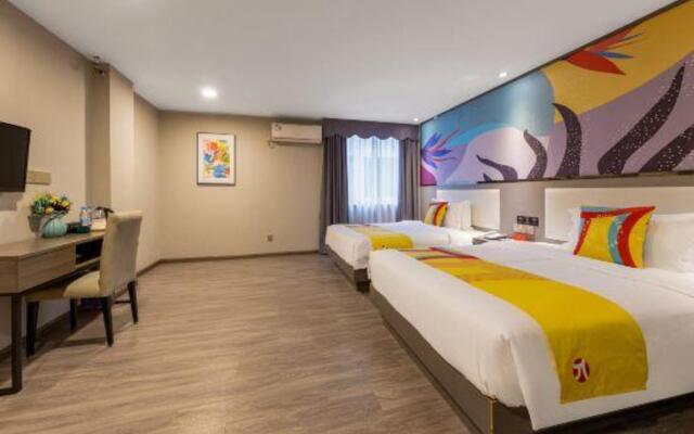 Pai Hotel (Zhongshan Xiaolan High Speed Railway Station Dongsheng State Banquet Branch)