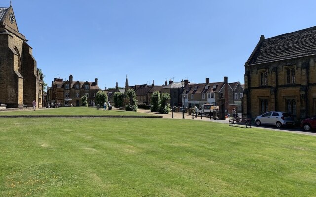 No.4 Ludbourne Hall