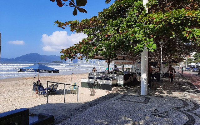 Apto Quadra Mar Central 1sui+2qua a 50m da Praia