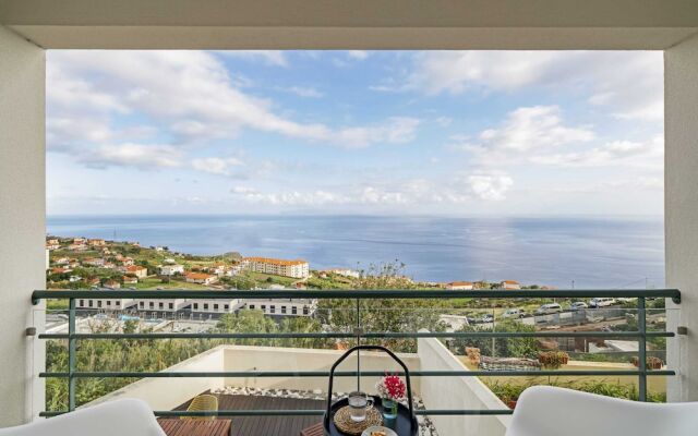 Barbecue and Sunbathing and sea View, Casa Skyline