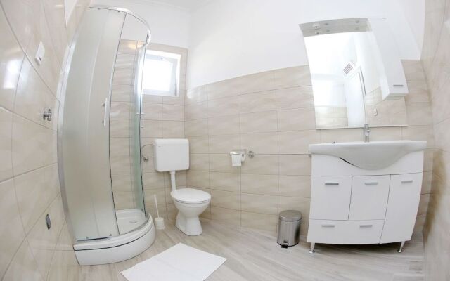 Deluxe Mkc Apartments