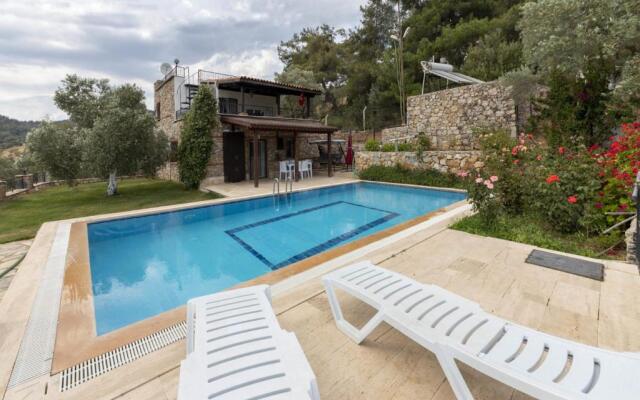 Splendid Villa Surrounded by Nature Near Milas-bodrum Airport