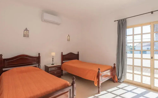 Villa Baltin With 4 Bedrooms and 3 Bathrooms