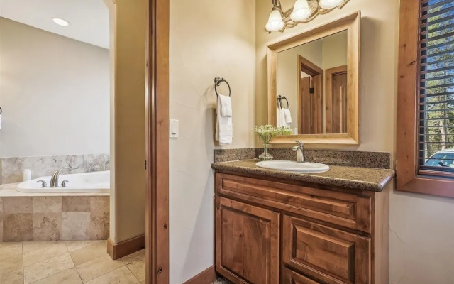 High Point Lodge 5 Bedroom Home by RedAwning