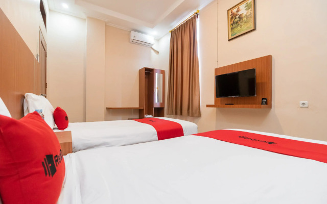 Reddoorz Syariah Near Rs Mata Padang