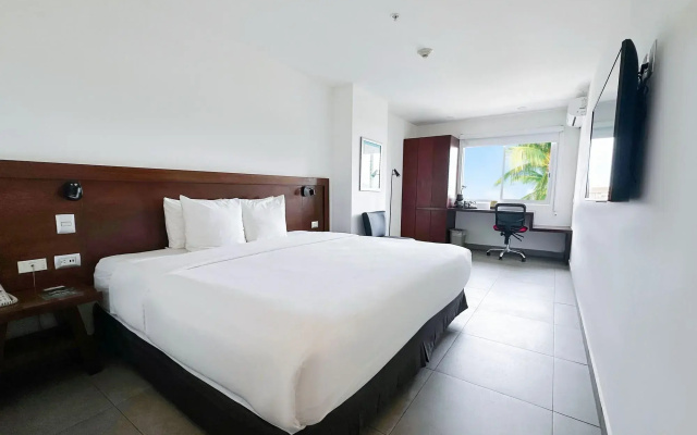 Garner Hotel Mazatlan Beach by IHG