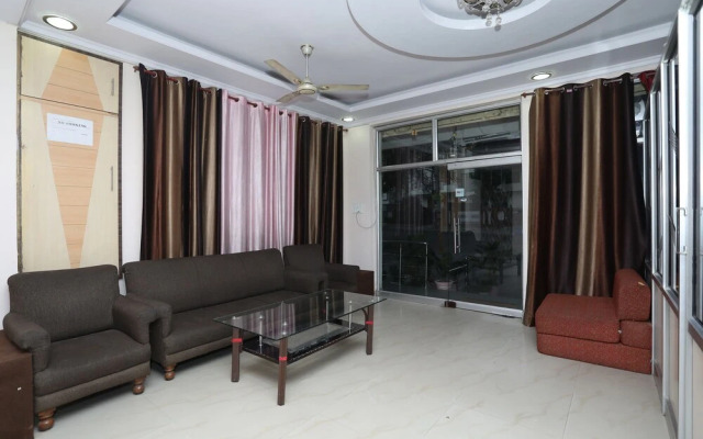 OYO 10347 Hotel Deepak