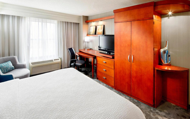 Courtyard by Marriott Hamilton