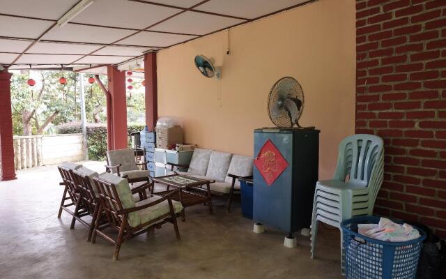 OYO 89928 ACF Guest House