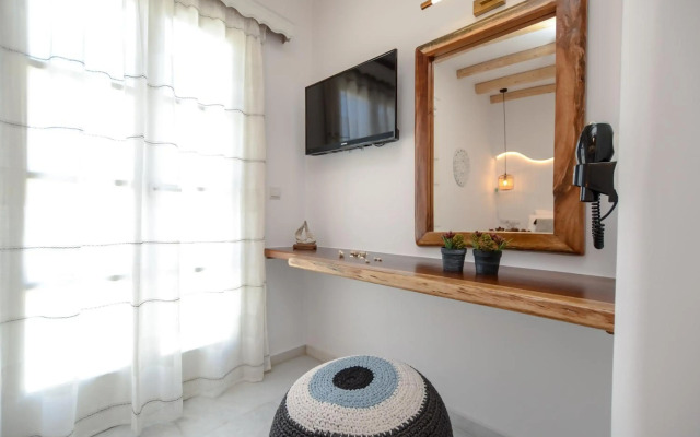 Birikos Hotel & Suites