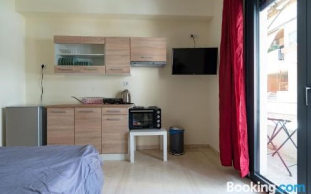 Ag. Ioannis metro station studio 1 bed 2 pers