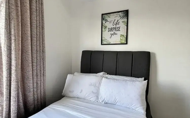 A Smooth & Cozy City Loft