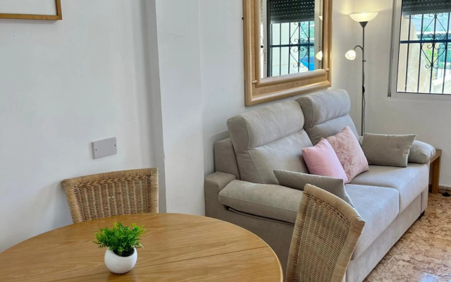 Winter sun apartment with pool access