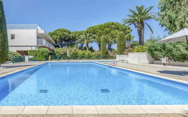 Delightful Apartment in Saint Tropez With Swimming Pool