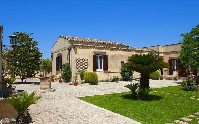 Charming Part of Traditional 'baglio' With Pool and Strategic Location
