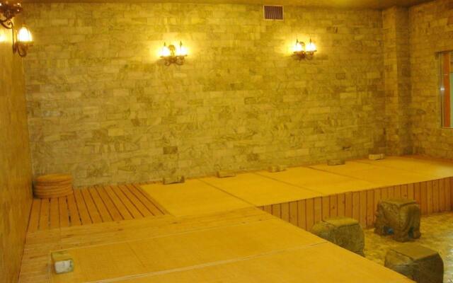Hongkou Business Hotel
