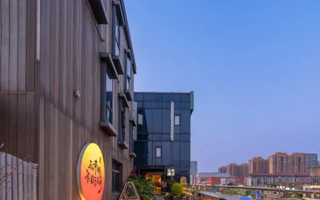 Yunqi Light Luxury Audio & Video Hotel – Outside – Changzhou