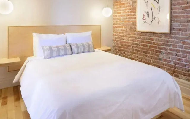 The Jesse Hotel & Bar