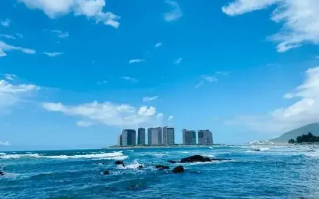 Liwo Surfing Seaview Hotel