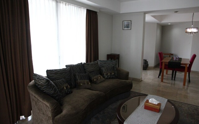Classic Brawijaya Apartment with Pool View