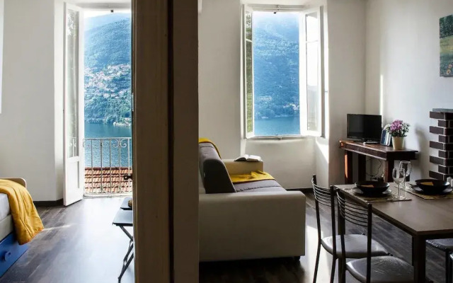 ALTIDO Cozy Lake View