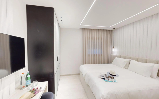 *King David Residences*2 Bd*Pool/Gym/Parking*