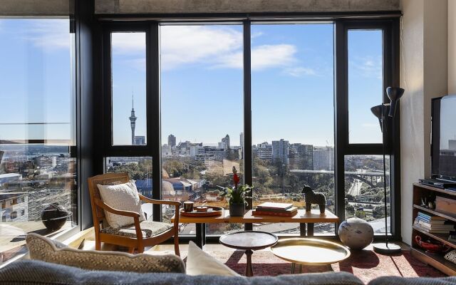 Modern Apartment With Amazing Views