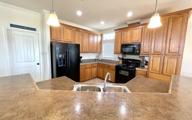 Mermaid Mansion 3 Bedroom Home by Redawning