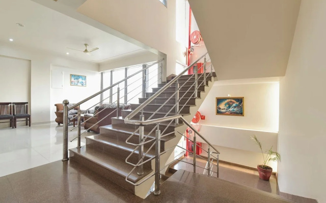 Fabhotel Shiv Palace