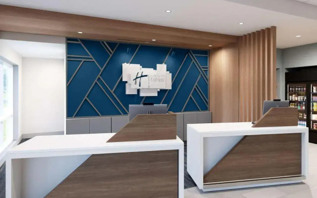 Holiday Inn Express Savannah - Gateway