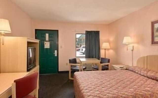 Super 8 Motel - Columbia