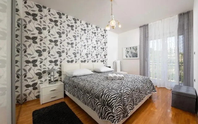 Coastal Comfort Apartment