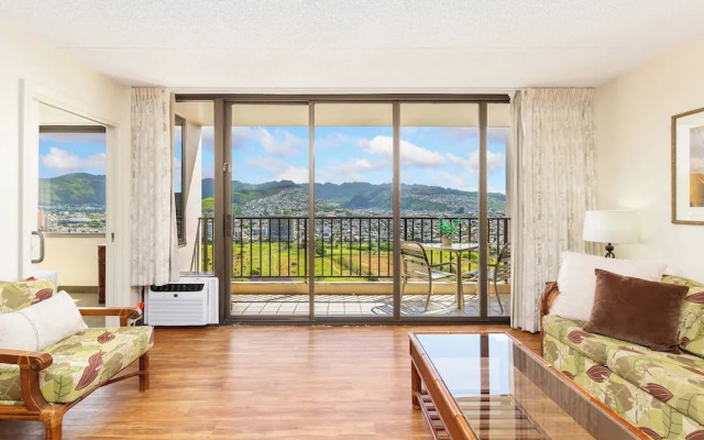 Waikiki Banyan 3409