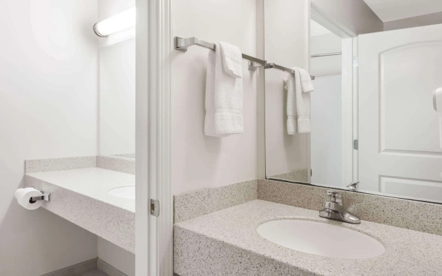 Days Inn by Wyndham Pentwater